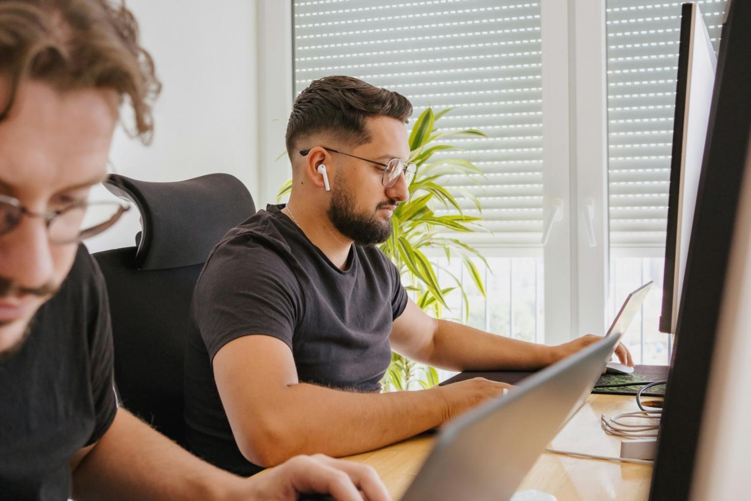 Graphiques et analyses financières montrant l'évolution positive