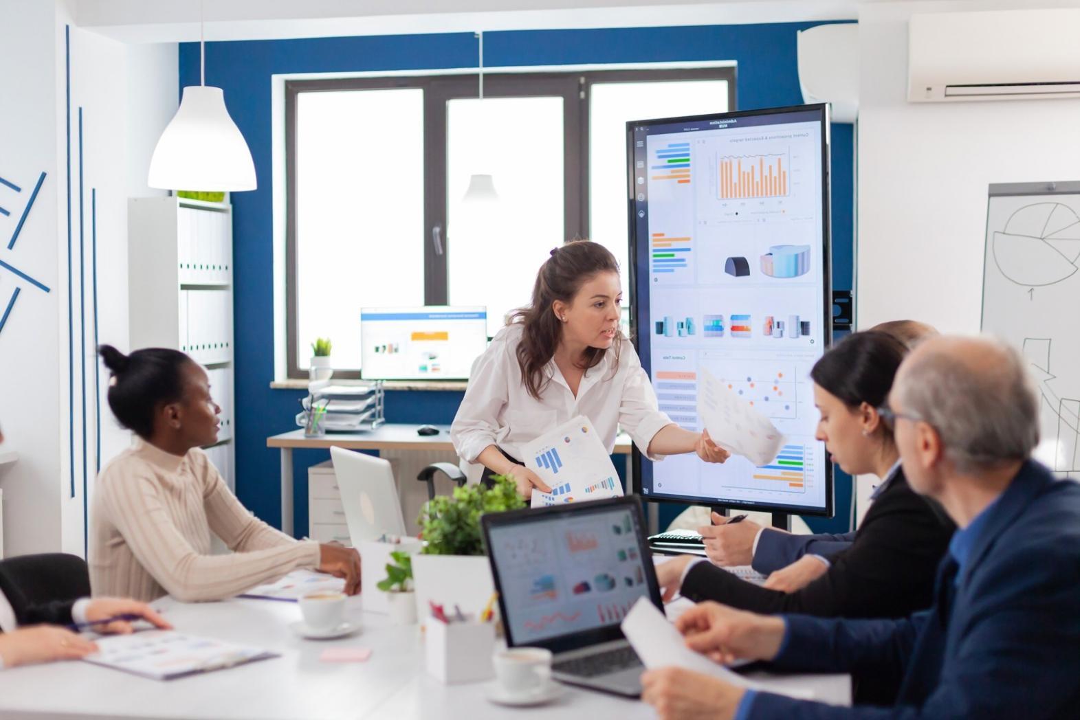 Interface moderne d'analyse financière avec graphiques et données